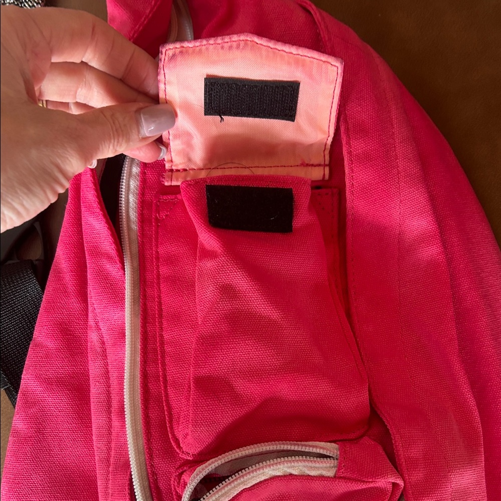 Kavu Bright Pink Crossbody Sling Bag - Picture 2 of 7